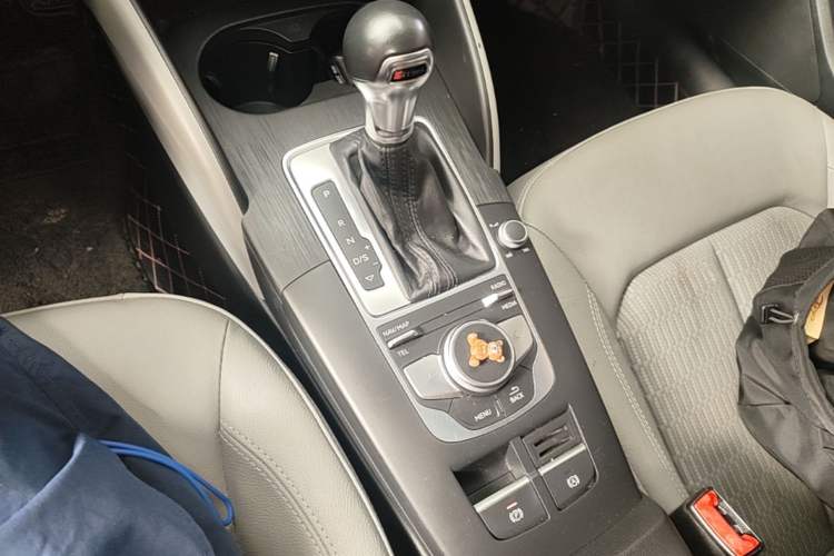 Used Audi A3 2018 30th Anniversary Edition Limousine 35 TFSI Fashion Model Gear Lever