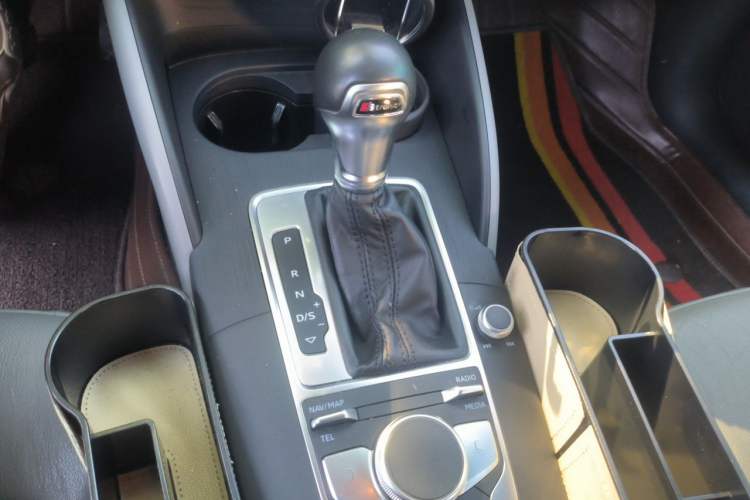 Used Audi A3 2018 30th Anniversary Edition Limousine 35 TFSI Fashion Model Gear Lever