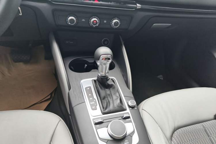 Used Audi A3 2018 30th Anniversary Edition Limousine 35 TFSI Fashion Model Gear Lever