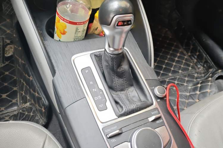 Used Audi A3 2018 30th Anniversary Edition Limousine 35 TFSI Fashion Model Gear Lever