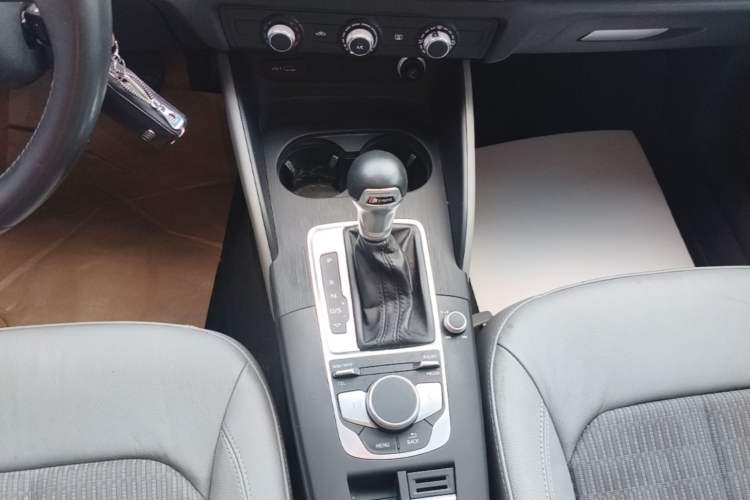 Used Audi A3 2018 30th Anniversary Edition Sportback 35 TFSI Fashion Model Gear Lever