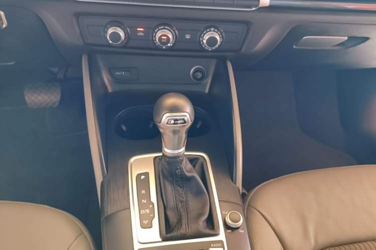 Used Audi A3 2018 30th Anniversary Edition Limousine 35 TFSI Fashion Model Gear Lever