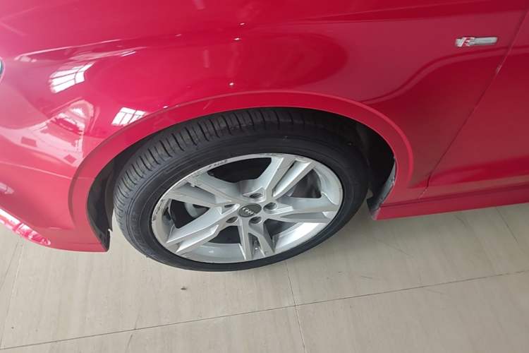 Used Audi A3 2018 30th Anniversary Edition Limousine 35 TFSI Fashion Model Left Front Wheel Hub