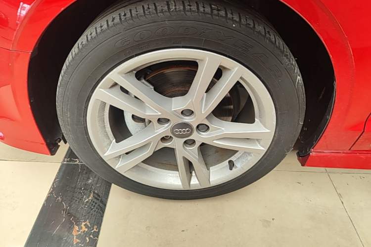 Used Audi A3 2018 30th Anniversary Edition Limousine 35 TFSI Fashion Model Left Front Wheel Hub