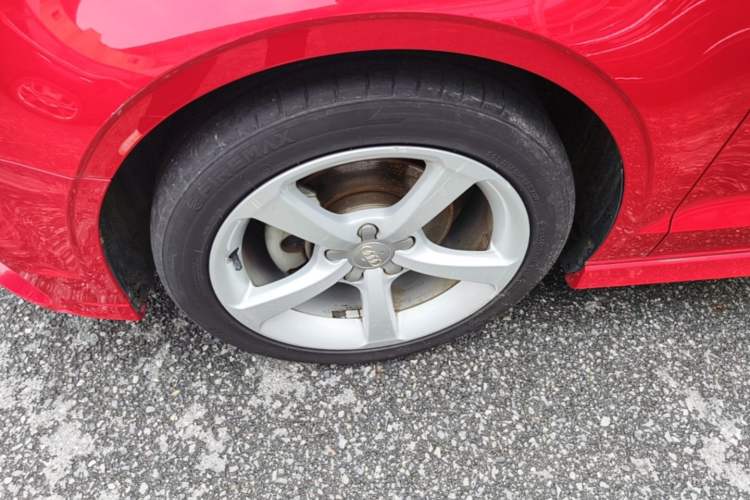 Used Audi A3 2018 30th Anniversary Edition Limousine 35 TFSI Fashion Model Left Front Wheel Hub