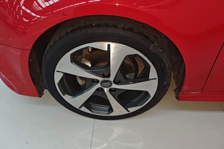 Used Audi A3 2018 30th Anniversary Edition Sportback 35 TFSI Sport Model Left Front Wheel Hub