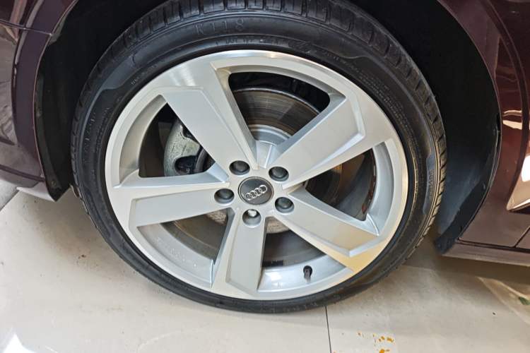 Used Audi A3 2018 30th Anniversary Edition Limousine 40 TFSI Style Model Left Front Wheel Hub