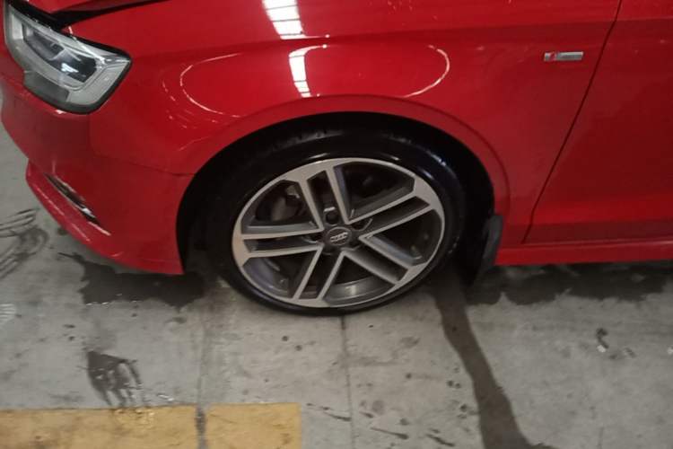 Used Audi A3 2018 30th Anniversary Edition Limousine 35 TFSI Sport Model Left Front Wheel Hub