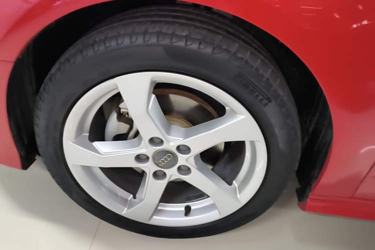 Used Audi A3 2018 30th Anniversary Edition Sportback 35 TFSI Fashion Model Left Front Wheel Hub