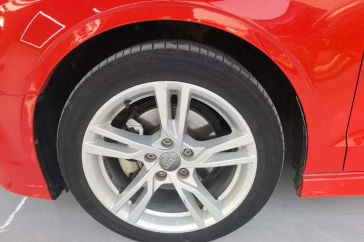 Used Audi A3 2018 30th Anniversary Edition Limousine 35 TFSI Fashion Model Left Front Wheel Hub