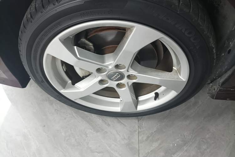 Used Audi A3 2018 30th Anniversary Edition Sportback 35 TFSI Fashion Model Left Front Wheel Hub