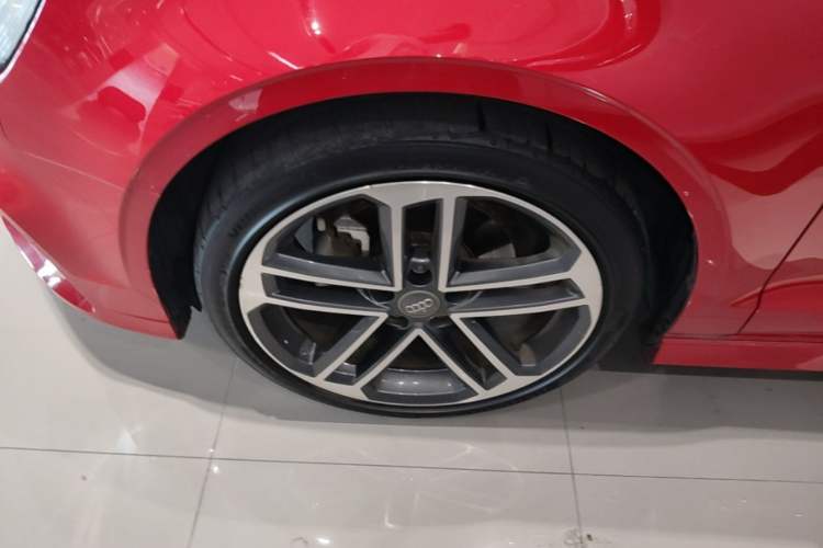 Used Audi A3 2018 30th Anniversary Edition Limousine 35 TFSI Sport Model Left Front Wheel Hub