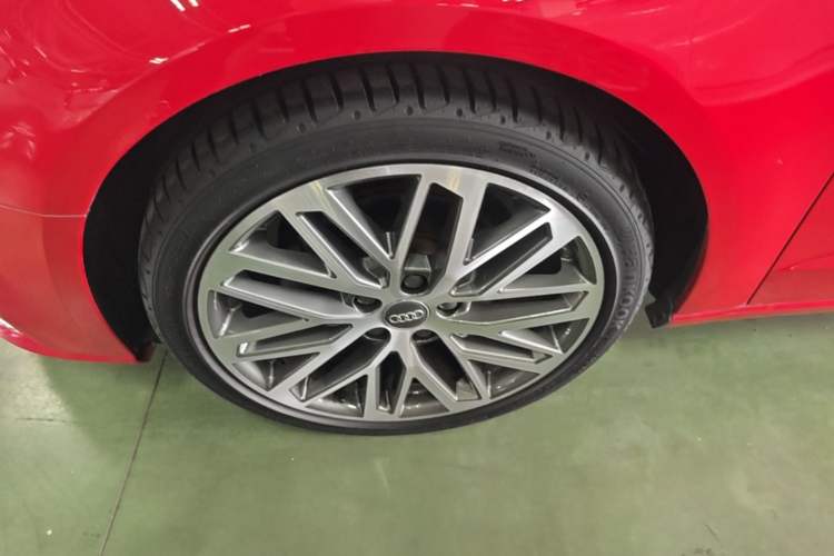 Used Audi A3 2018 30th Anniversary Edition Sportback 35 TFSI Style Model Left Front Wheel Hub