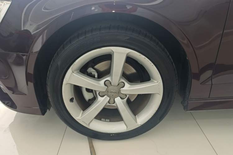 Used Audi A3 2018 30th Anniversary Edition Limousine 35 TFSI Fashion Model Left Front Wheel Hub