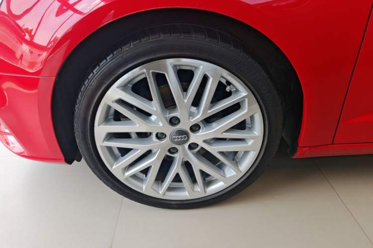 Used Audi A3 2018 30th Anniversary Edition Sportback 35 TFSI Style Model Left Front Wheel Hub