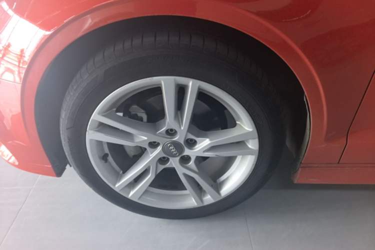 Used Audi A3 2018 30th Anniversary Edition Limousine 35 TFSI Fashion Model Left Front Wheel Hub