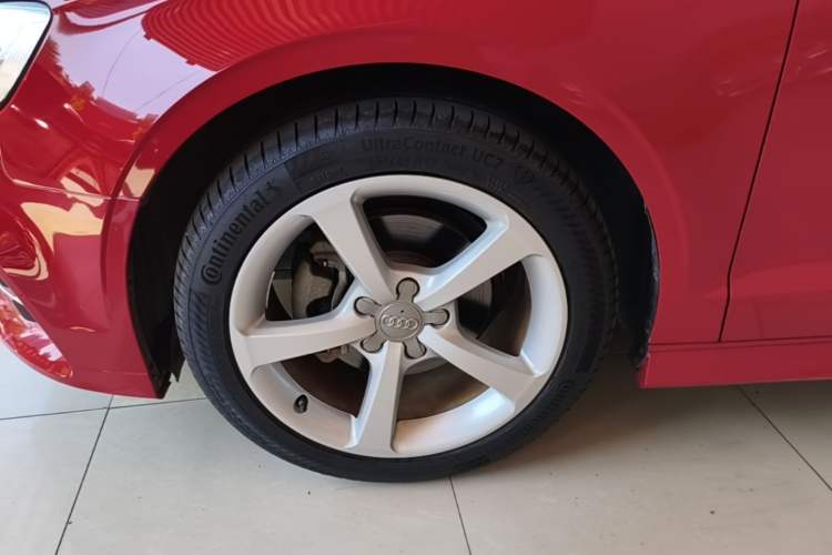 Used Audi A3 2018 30th Anniversary Edition Limousine 35 TFSI Fashion Model Left Front Wheel Hub