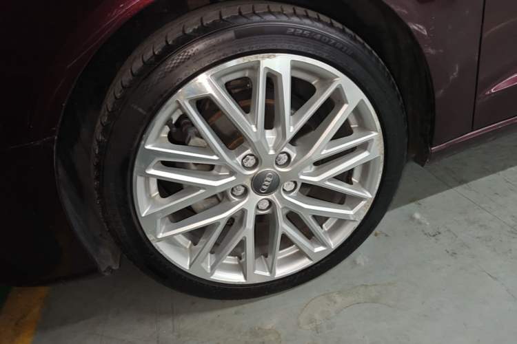 Used Audi A3 2018 30th Anniversary Edition Sportback 35 TFSI Style Model Left Front Wheel Hub