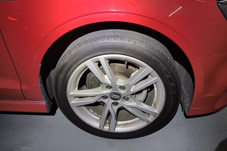Used Audi A3 2018 30th Anniversary Edition Limousine 35 TFSI Fashion Model Right Front Wheel Hub