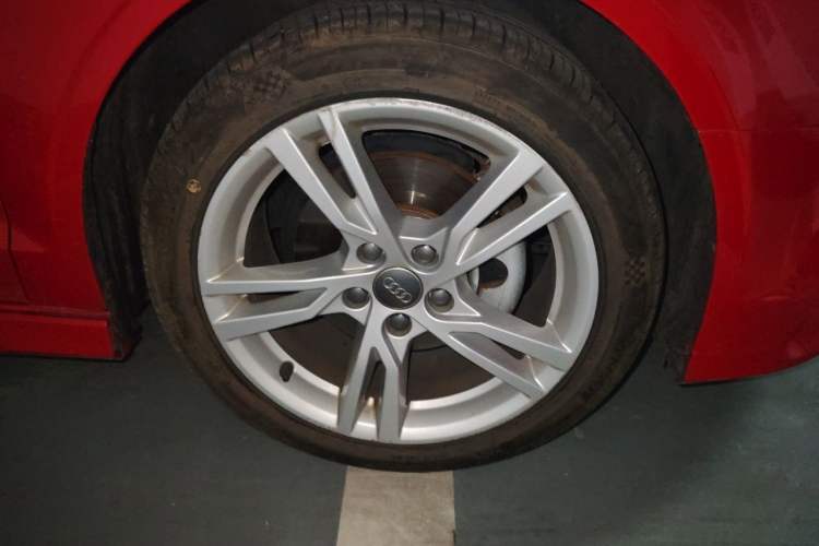 Used Audi A3 2018 30th Anniversary Edition Limousine 35 TFSI Fashion Model Right Front Wheel Hub