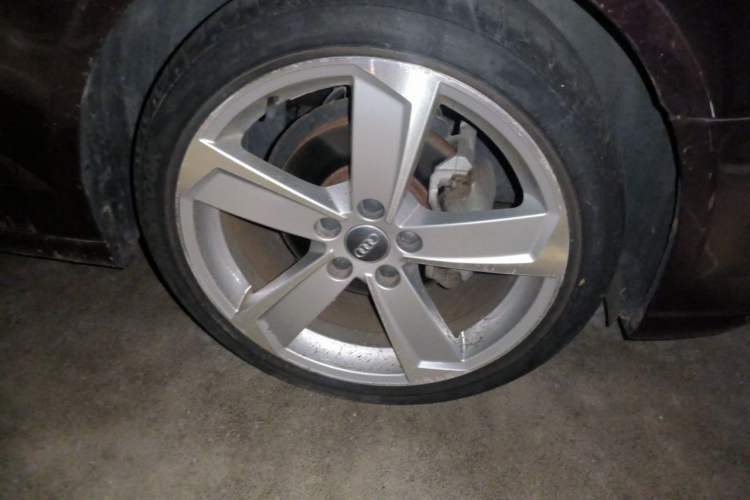 Used Audi A3 2018 30th Anniversary Edition Limousine 35 TFSI Style Model Right Front Wheel Hub