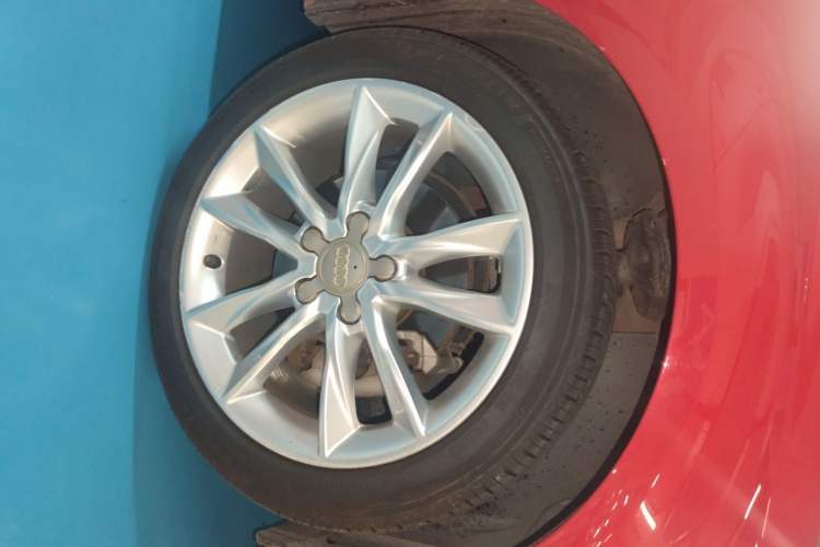 Used Audi A3 2018 30th Anniversary Edition Sportback 35 TFSI Ambition Model Right Front Wheel Hub