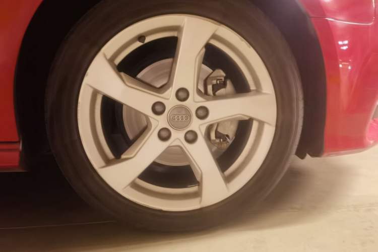 Used Audi A3 2018 30th Anniversary Edition Sportback 35 TFSI Fashion Model Right Front Wheel Hub