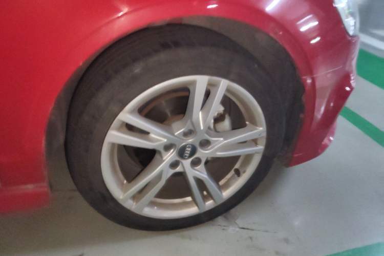 Used Audi A3 2018 30th Anniversary Edition Limousine 35 TFSI Fashion Model Right Front Wheel Hub