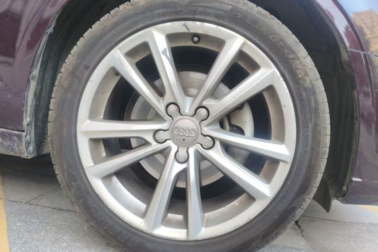 Used Audi A3 2018 30th Anniversary Edition Limousine 35 TFSI Ambition Model Right Front Wheel Hub