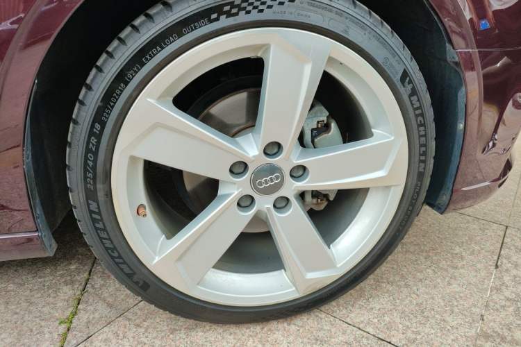 Used Audi A3 2018 30th Anniversary Edition Limousine 35 TFSI Style Model Right Front Wheel Hub