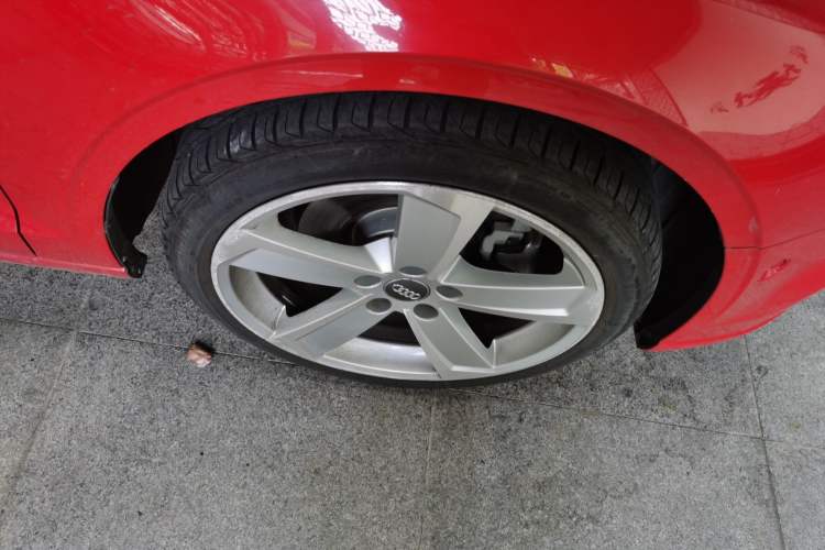 Used Audi A3 2018 30th Anniversary Edition Limousine 40 TFSI Style Model Right Front Wheel Hub