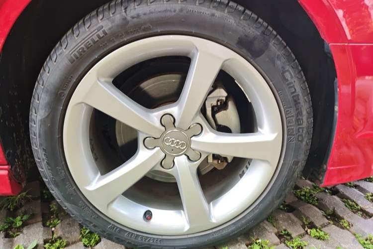 Used Audi A3 2018 30th Anniversary Edition Limousine 35 TFSI Ambition Model Right Front Wheel Hub