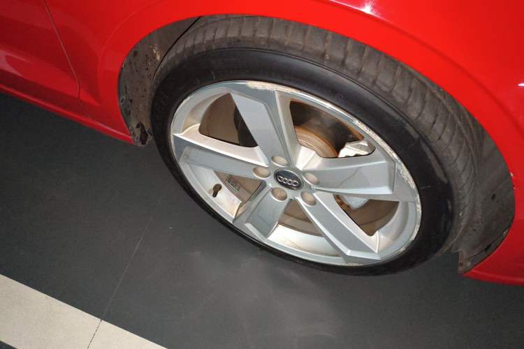 Used Audi A3 2018 30th Anniversary Edition Limousine 35 TFSI Style Model Right Front Wheel Hub