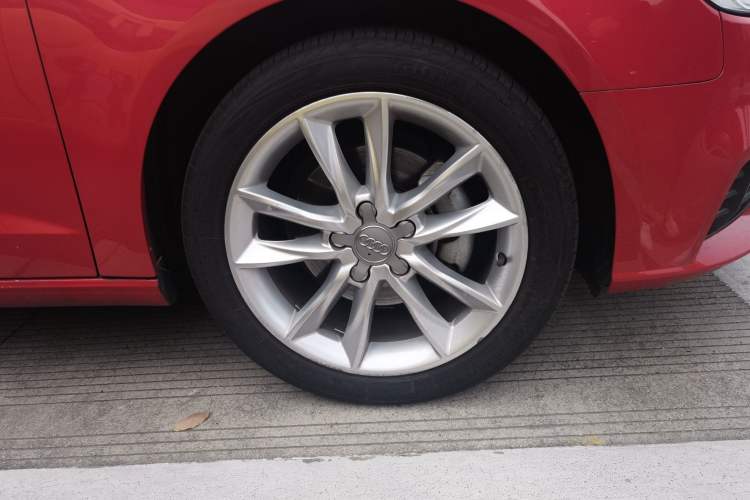 Used Audi A3 2018 30th Anniversary Edition Sportback 35 TFSI Ambition Model Right Front Wheel Hub