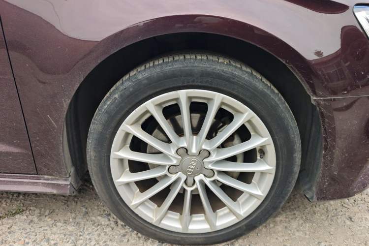 Used Audi A3 2018 30th Anniversary Edition Sportback 35 TFSI Fashion Model Right Front Wheel Hub