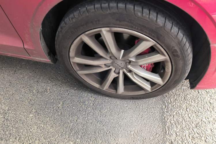 Used Audi A3 2018 30th Anniversary Edition Limousine 35 TFSI Ambition Model Right Front Wheel Hub