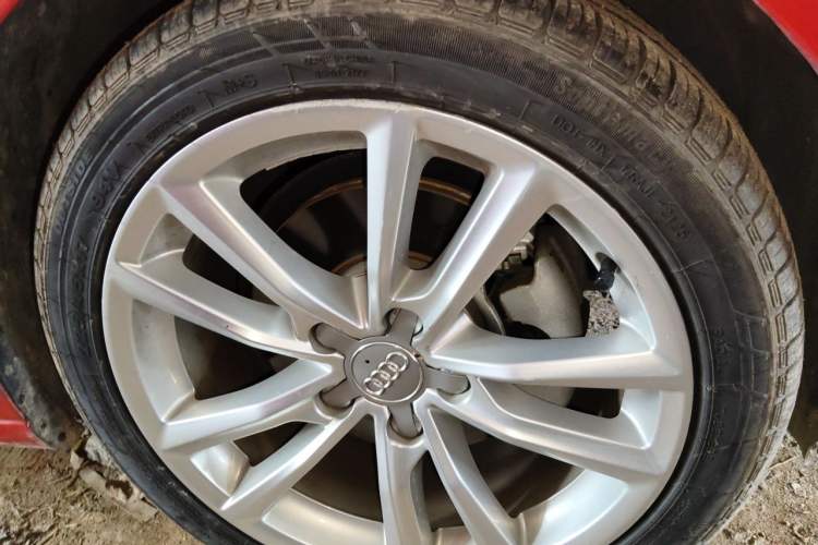 Used Audi A3 2018 30th Anniversary Edition Limousine 35 TFSI Ambition Model Right Front Wheel Hub