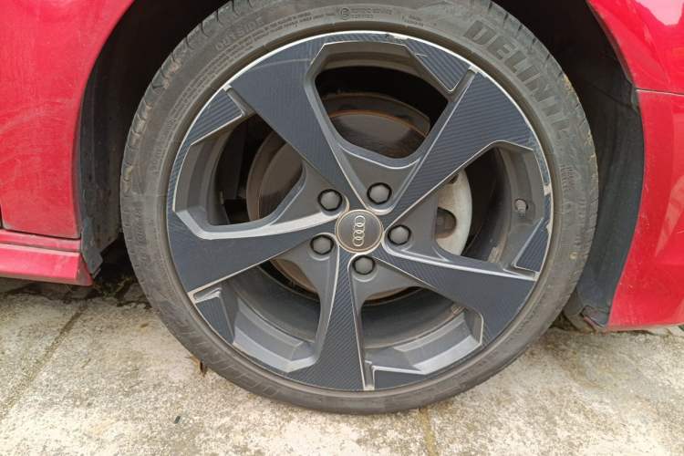 Used Audi A3 2018 30th Anniversary Edition Sportback 35 TFSI Sport Model Right Front Wheel Hub