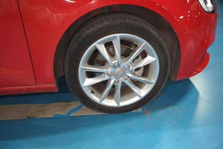 Used Audi A3 2018 30th Anniversary Edition Sportback 35 TFSI Ambition Model Right Front Wheel Hub