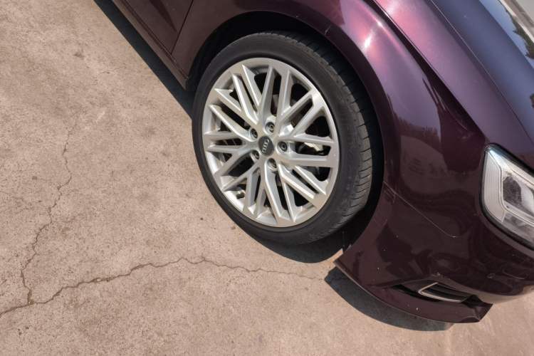 Used Audi A3 2018 30th Anniversary Edition Sportback 35 TFSI Style Model Right Front Wheel Hub