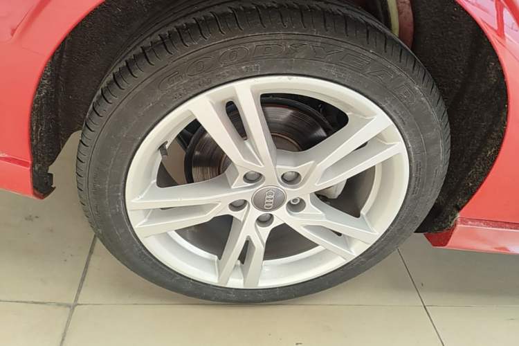 Used Audi A3 2018 30th Anniversary Edition Limousine 35 TFSI Fashion Model Right Rear Wheel Hub