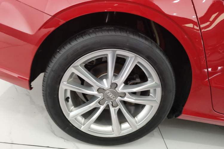 Used Audi A3 2018 30th Anniversary Edition Limousine 35 TFSI Ambition Model Right Rear Wheel Hub