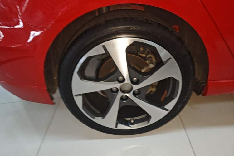 Used Audi A3 2018 30th Anniversary Edition Sportback 35 TFSI Sport Model Right Rear Wheel Hub