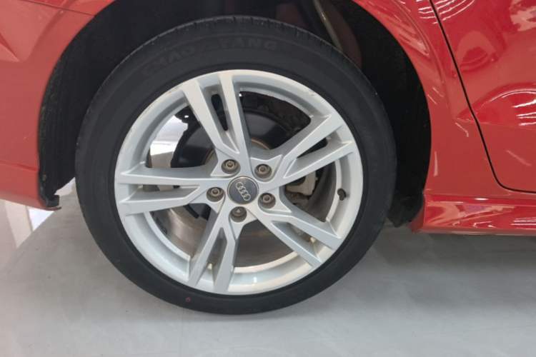 Used Audi A3 2018 30th Anniversary Edition Limousine 35 TFSI Fashion Model Right Rear Wheel Hub