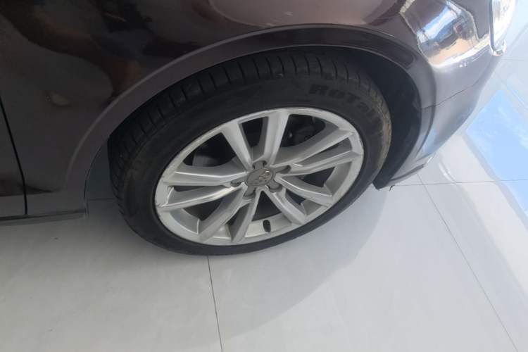 Used Audi A3 2018 30th Anniversary Edition Limousine 35 TFSI Ambition Model Right Rear Wheel Hub