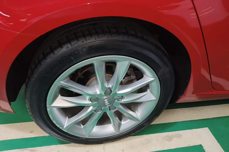 Used Audi A3 2018 30th Anniversary Edition Sportback 35 TFSI Ambition Model Right Rear Wheel Hub