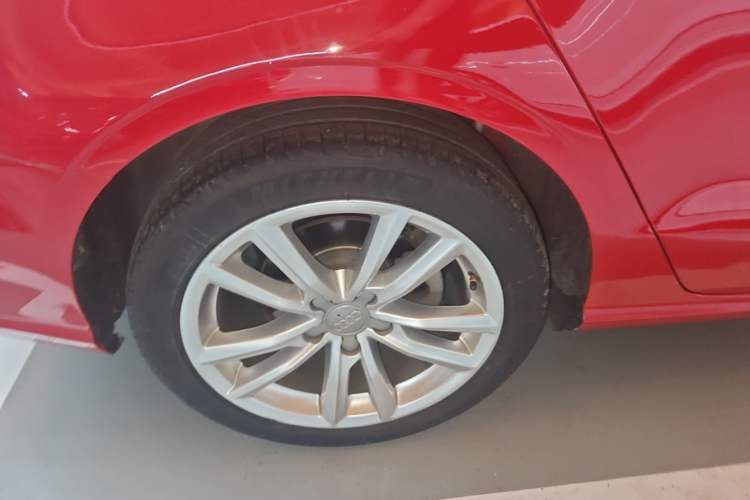 Used Audi A3 2018 30th Anniversary Edition Limousine 35 TFSI Ambition Model Right Rear Wheel Hub