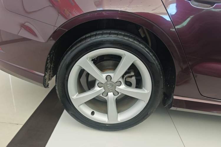 Used Audi A3 2018 30th Anniversary Edition Limousine 35 TFSI Fashion Model Right Rear Wheel Hub