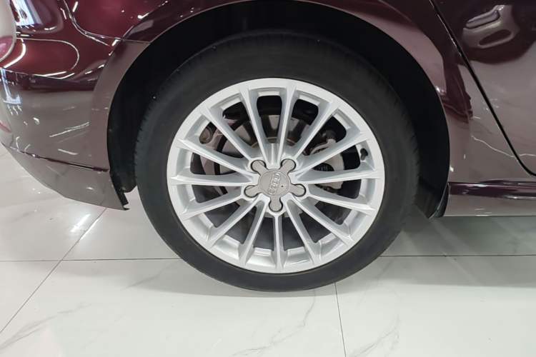 Used Audi A3 2018 30th Anniversary Edition Sportback 35 TFSI Fashion Model Right Rear Wheel Hub