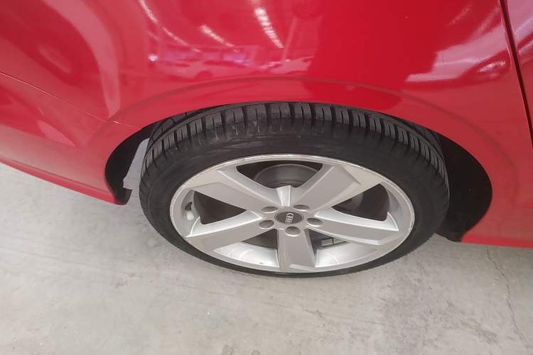 Used Audi A3 2018 30th Anniversary Edition Limousine 35 TFSI Style Model Right Rear Wheel Hub